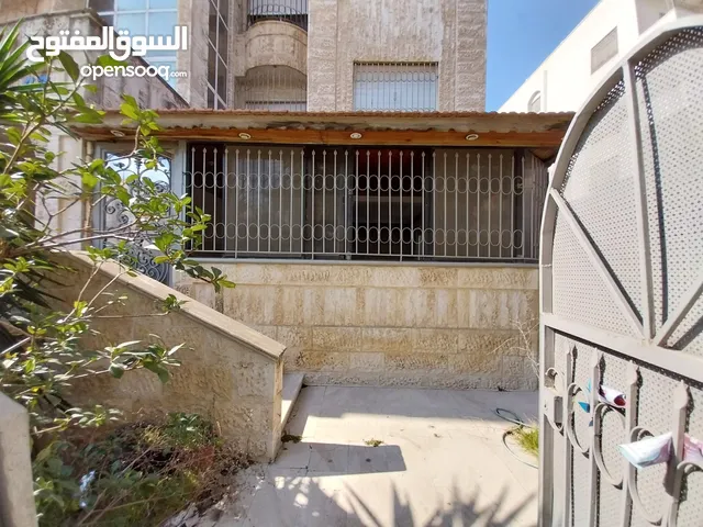242m2 5 Bedrooms Apartments for Sale in Amman Um El Summaq
