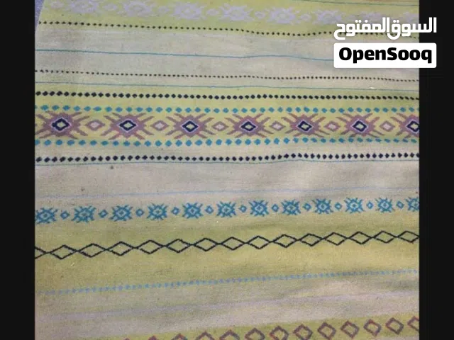 سجادة شبه جديده و لا نقرة لغرفة الصالة مقاس 3*4