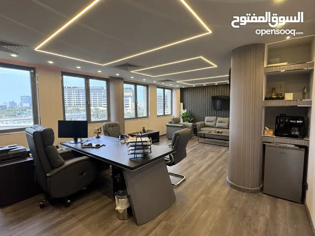 مكاتب مفروشة للايجار دبي القرهود مساحة 200 قدم