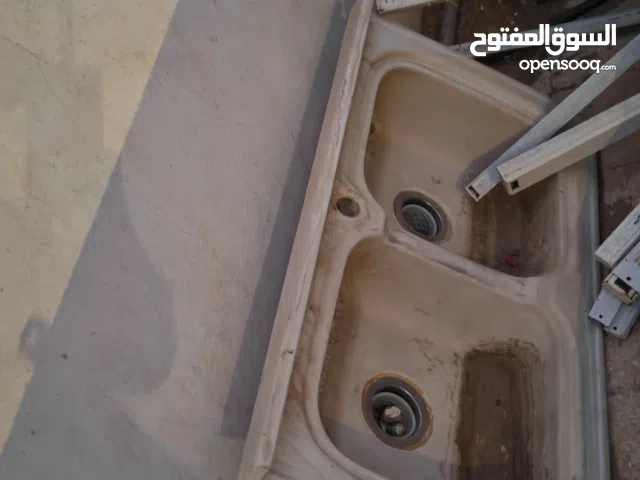 باب واحد 100 شباك واحد 100 مغسلة واحد 100