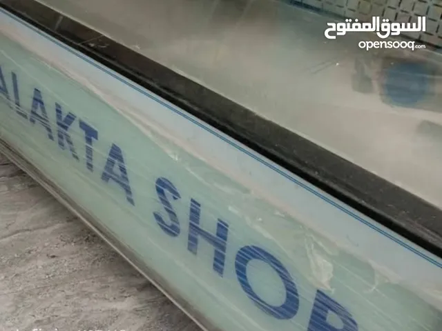 ثلاجة كونتوار للبيع بحالة ممتازة salakta , الأبعاد: الطول 2 متر × العرض 1.20 متر تعمل بكفاءة