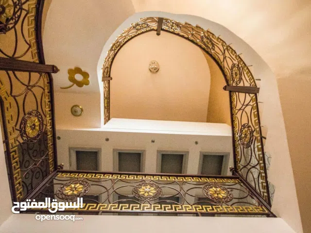 فيلا دورين وملحق في السعادة الشماليه مربع ( ح ) للبيع.