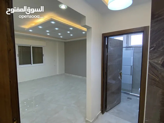 شقة دوبلكس في الزرقاء الجديدة 200 متر في حي ارسلان بالقرب من مدارس الهدى والنور