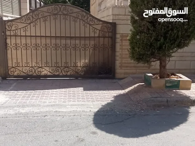 200 m2 4 Bedrooms Villa for Sale in Amman Tabarboor