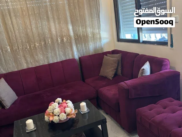 طقم كونر 5 مقاعد ....لون خمري.....مستعمل سنتين....بحالة جيدة جدا .....