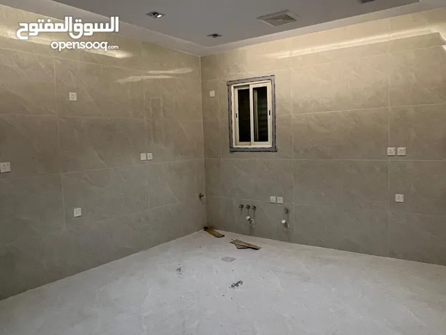 208 m2 5 Bedrooms Apartments for Rent in Al Madinah Alaaziziyah