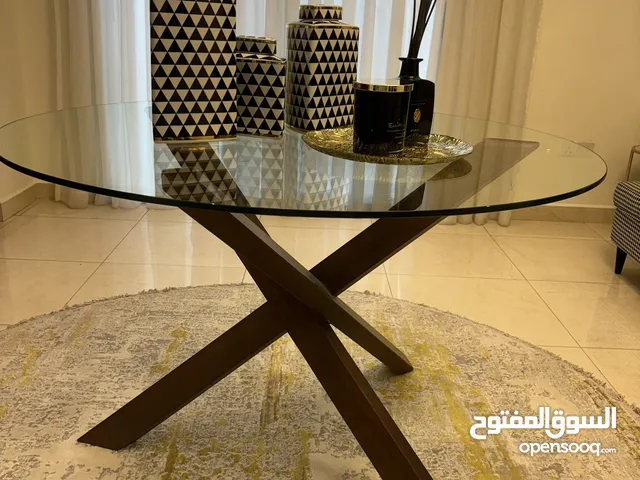 طاولة استقبال مع السجادة