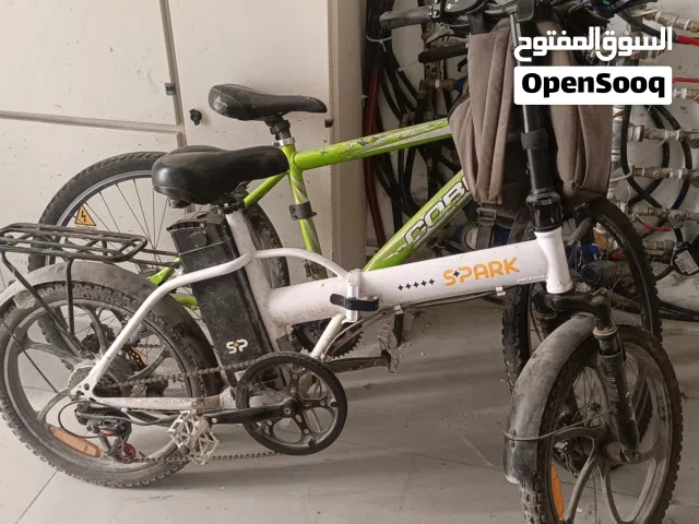 دراجه كهربائيه من شركة سبارك 48 فولت 13 امبير بطارية الشركة الاصلية كلشي شغال فيه مع شاحنو
