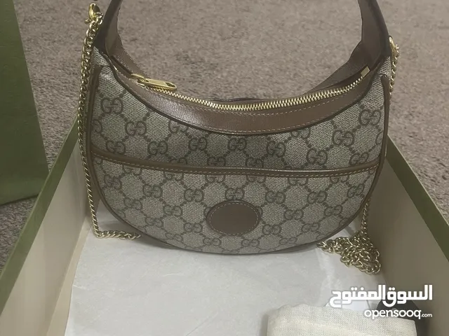 شنطه ماركة غوتشي اصليييه نوع هاف مون