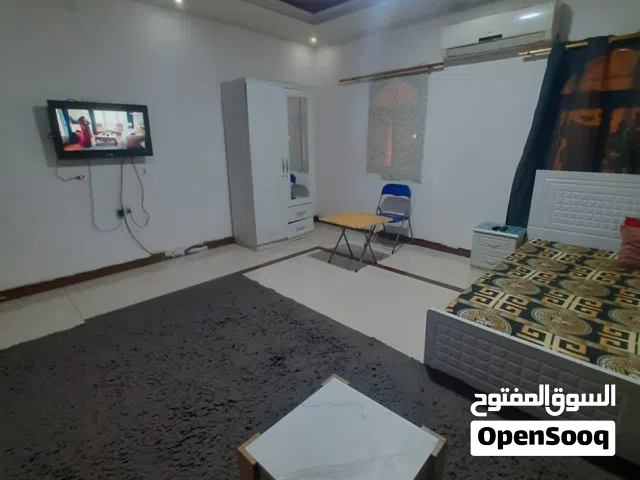 غرفه وحمام ومطبخ مفروش الخوير بجوار فندق ردسون بلو