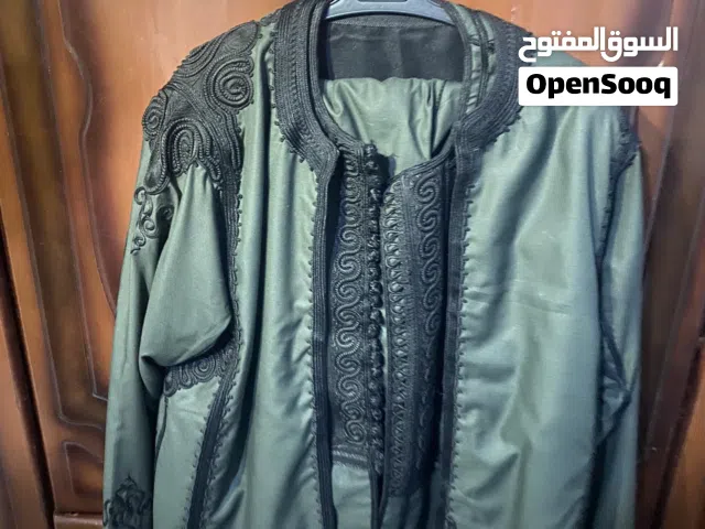 زبون الله يبارك نضيف شبه جديد يلبس 17/16 رقمه يمكن 2يمكن مش مكتوب عليه لان  المكان طربلس تاجوراء