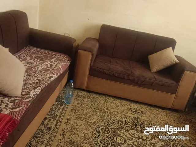 طقم كنب مع طاوله