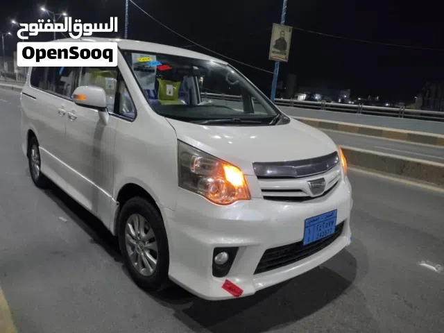 تويوتا باص نوها 2011 كرت