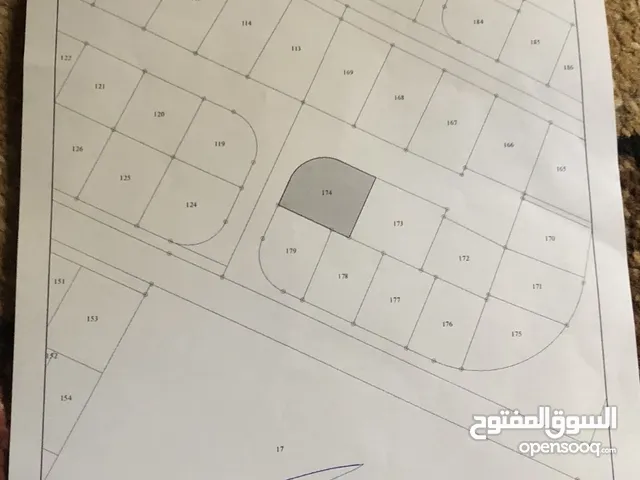 قطعة ارض سكن ج للبيع في ابو علندا مساحتها 635 ارض صخرية مستوية لا يوجد بها منسوب وتقع على شارعين