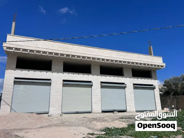 اربع مخازن بموقع مميز