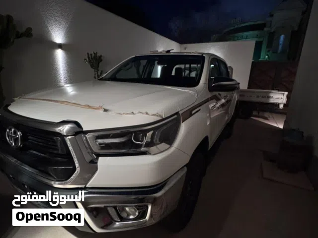 2025 Toyota Hilux SR5