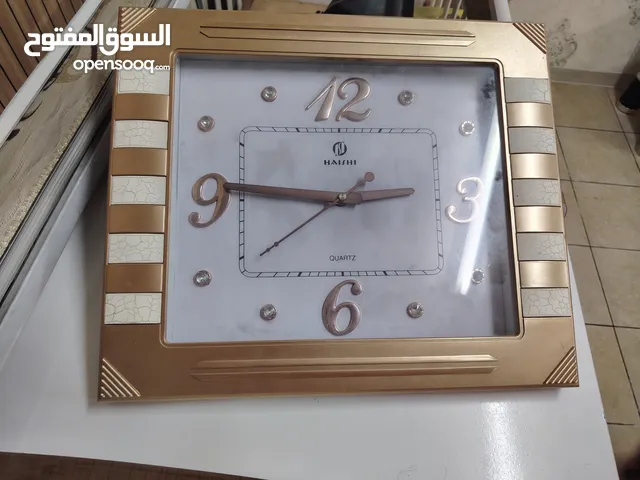 ساعه مع مشايه اطفال مع ميز سبلت