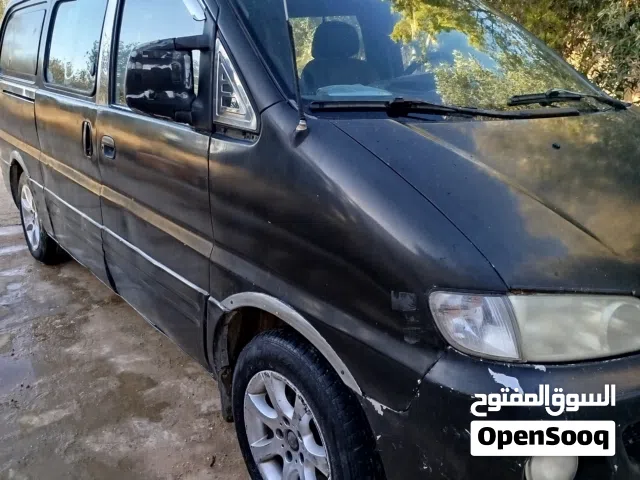 2002 هيونداي H1 Standard