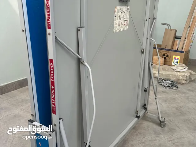 طاولة تنس بلون ازرق