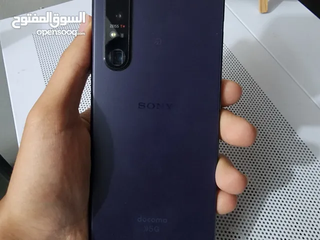 sony Xperia 1iii للبيع نظافه ممتازه اي خلل ما بي