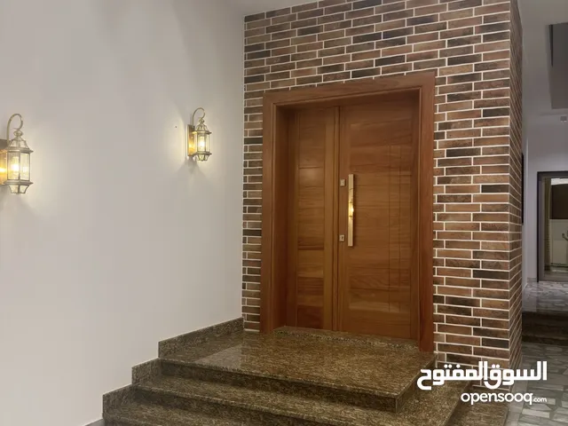 400 m2 4 Bedrooms Villa for Sale in Tripoli Al-Bivio