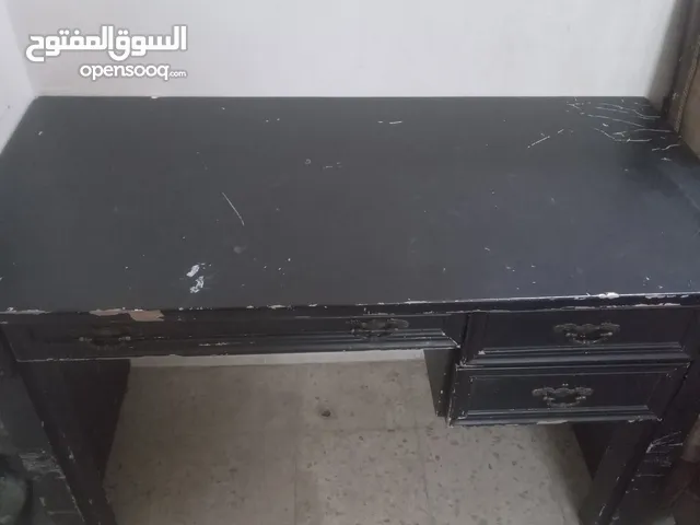 مكتب للبيع خشب ممتاز بحاجة دهان فقط