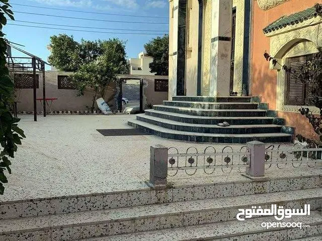300 m2 More than 6 bedrooms Townhouse for Rent in Tripoli Souq Al-Juma'a