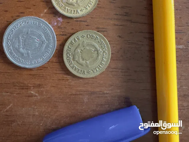 عملات سوفيتيّة وعثمانية والمانية وعملات أخرى قديمة.