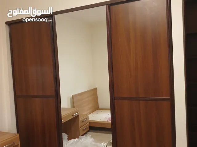 خزانه حائط تفصيل اقل من عام ثلاث ظرفات