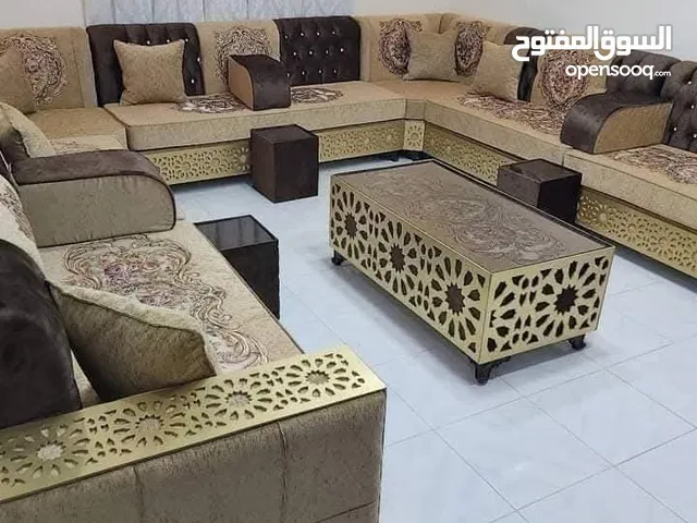 بيع طاوله وسط مع 4 طرابيزات فقط لاصحاب محلات جلسات خليجيه وتجار ليس طقم كامل فقط طاوله