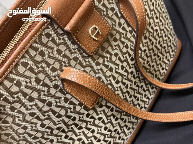 للبيع شنطة Aigner اصلية
