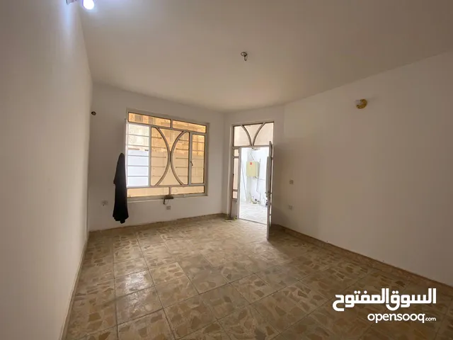 125 m2 3 Bedrooms Townhouse for Rent in Baghdad Dora