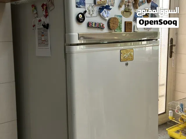 ثلاجة شارب بحالة ممتازة