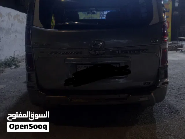 2011 هيونداي H1 Standard
