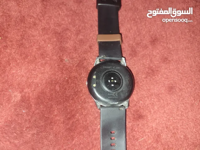 ساعة ربي يبارك استعمال اقل من شهرين فيها شوية خبش في الشاشة