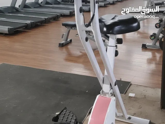 للبيع — دراجة رياضية منزلية بحالة ممتازة