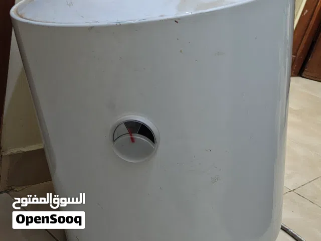 سخان ماء 40 لتر تقريبا شغال ع الشرط اخذناه جديد
