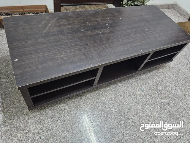 طاولة تلفزيون بحالة جيدة