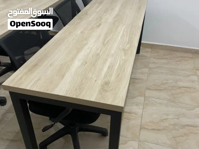 اثاث مكتبي فاخر جداً للبيع ؛ طاولات وكراسي متحركة و مكتب استقبال للبيع