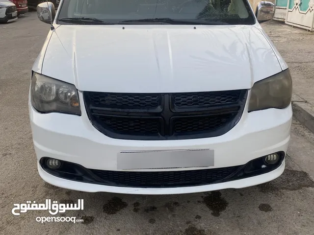 للبيع دوج كرفان لون ابيض موديل 2016