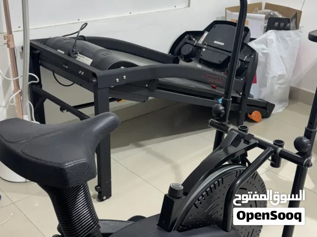 جهاز مشي رياضي نظيف وجهاز اخر يسمى الغزاله واستعماله نظيف استخدمته مره وحده وتواصلو