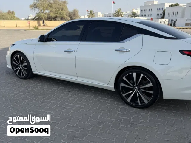 للبيع او البدل بنيسان فورويل بلاتينيوم