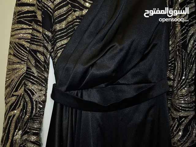 فستان اسود للبيع