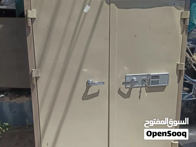 خزنه بابين مستخدم نضيف مقاس 120سم عرض في 150سم صناعه كوري