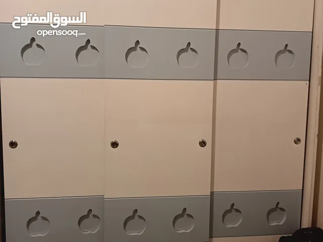 دولاب ثلاث ضلف