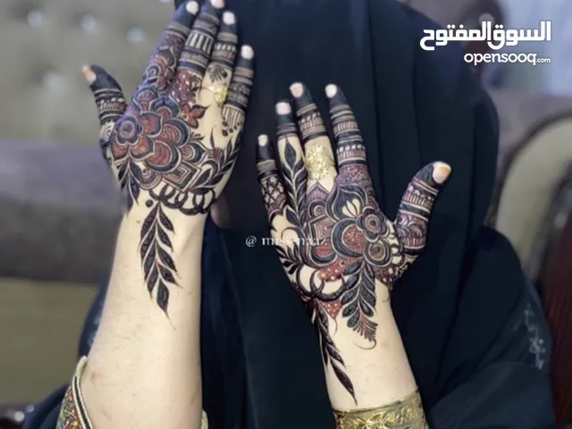 Mhendi artist  in muttrah (price according to hinna type) normal hinna 5 rial for half hand