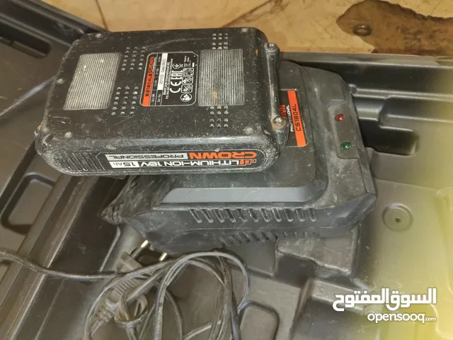 قاعدة شحن كراون... وبطارية 18V...  قاعدة شحن WORKPRO.. بطارية 20V..  شغالات وامورهم تمام..