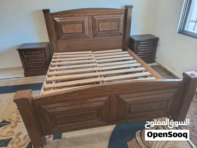 توابع غرفة نوم بحالة جيدة جدا للبيع