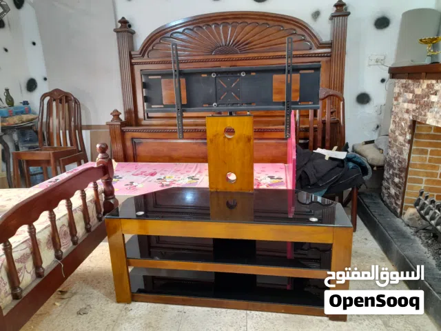 طاولة LCD أوروبي بحالة ممتازه للبيع