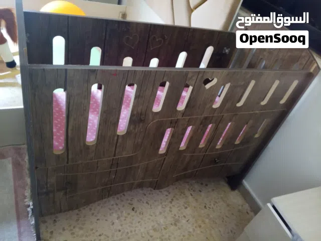 سرير اطفال مستعمل استعمال بسيط جدا